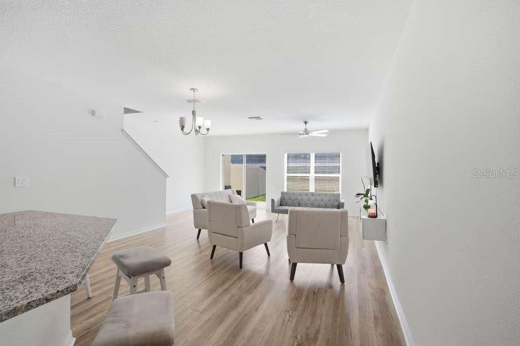 For Sale: $365,000 (3 beds, 2 baths, 1556 Square Feet)