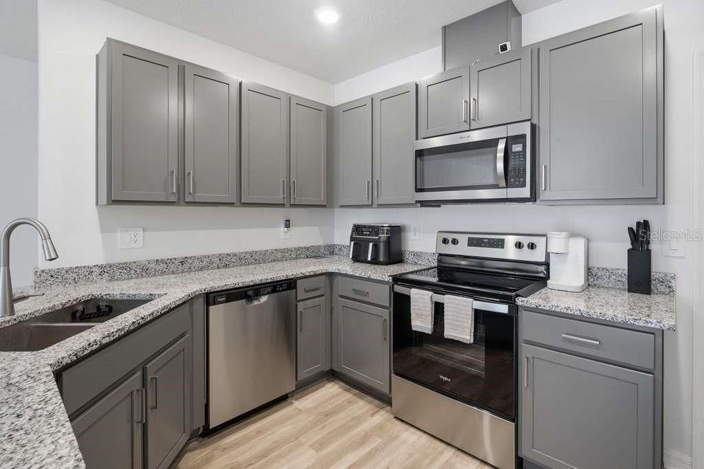 For Sale: $365,000 (3 beds, 2 baths, 1556 Square Feet)