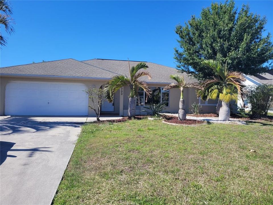 For Rent: $2,300 (3 beds, 2 baths, 1705 Square Feet)