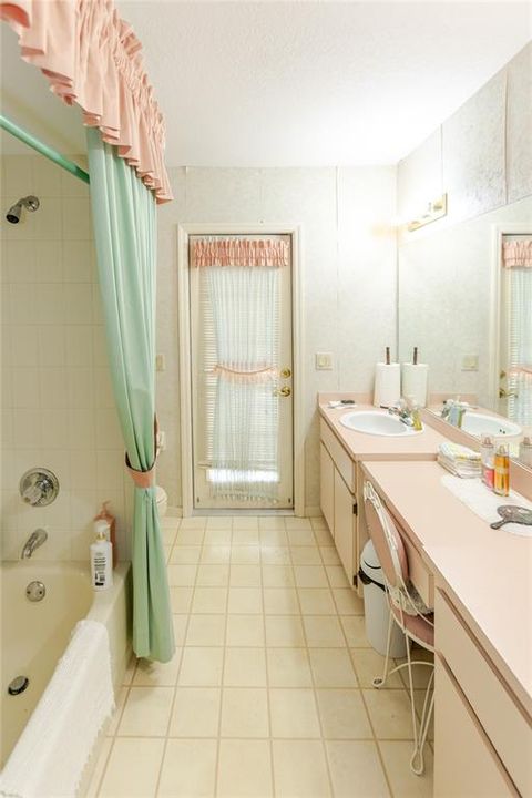 For Sale: $375,000 (3 beds, 2 baths, 2012 Square Feet)