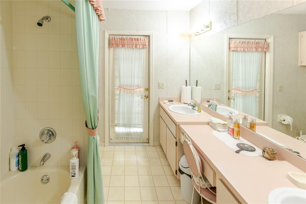 For Sale: $375,000 (3 beds, 2 baths, 2012 Square Feet)