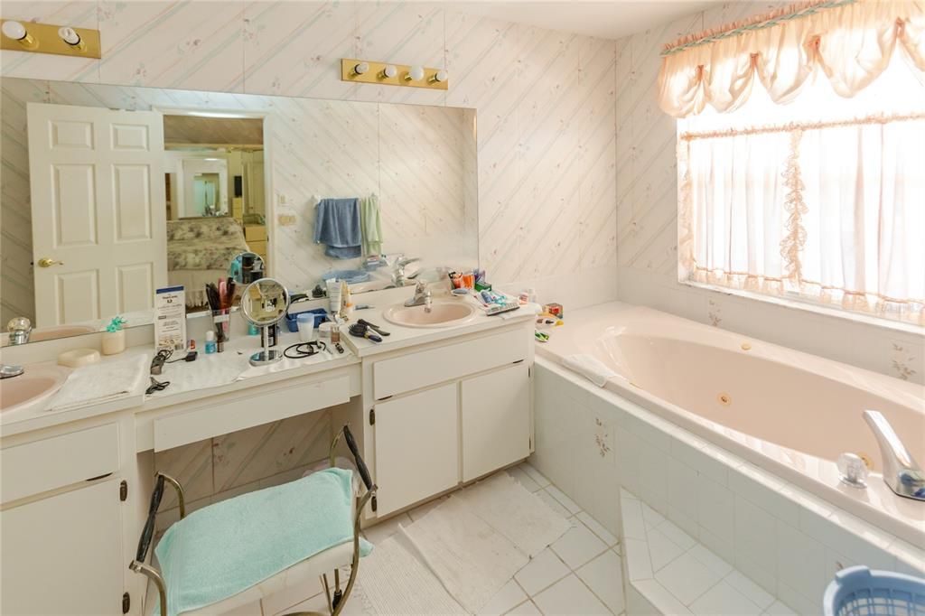 For Sale: $375,000 (3 beds, 2 baths, 2012 Square Feet)