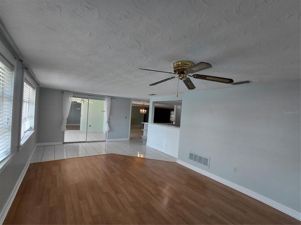 В аренду: $2,400 (2 спален, 2 ванн, 1664 Квадратных фут)