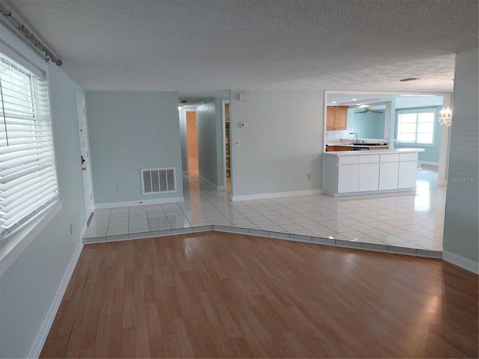 В аренду: $2,400 (2 спален, 2 ванн, 1664 Квадратных фут)