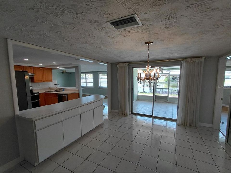 В аренду: $2,400 (2 спален, 2 ванн, 1664 Квадратных фут)