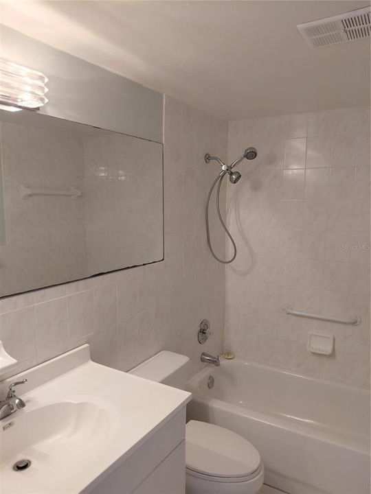В аренду: $2,400 (2 спален, 2 ванн, 1664 Квадратных фут)