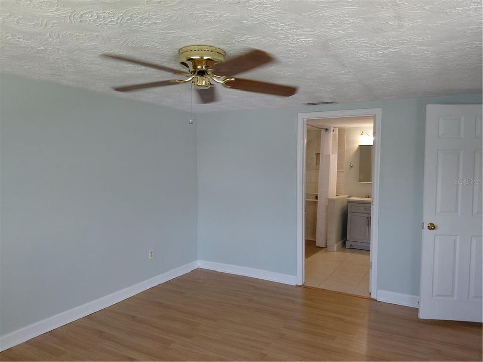 В аренду: $2,400 (2 спален, 2 ванн, 1664 Квадратных фут)