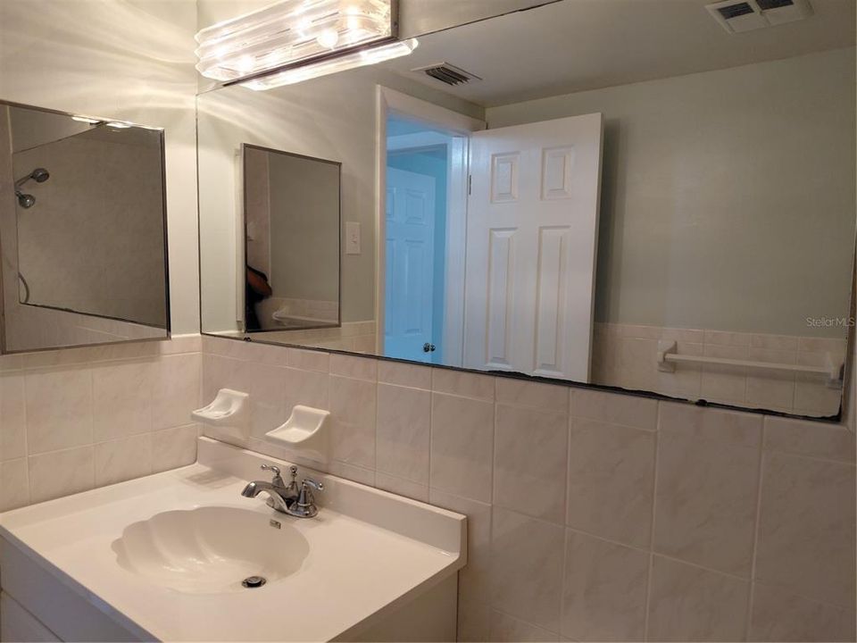 В аренду: $2,400 (2 спален, 2 ванн, 1664 Квадратных фут)