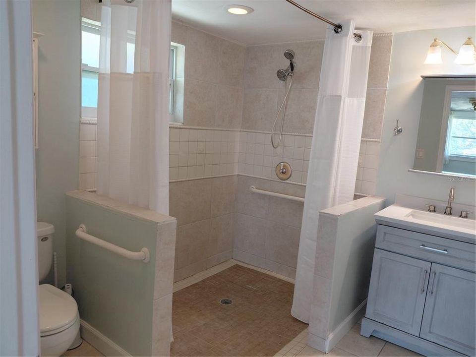 В аренду: $2,400 (2 спален, 2 ванн, 1664 Квадратных фут)