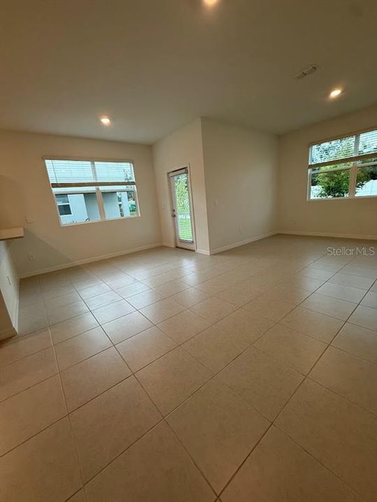 В аренду: $2,450 (3 спален, 2 ванн, 1666 Квадратных фут)