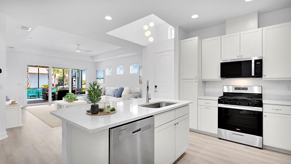 For Sale: $474,000 (2 beds, 2 baths, 1748 Square Feet)