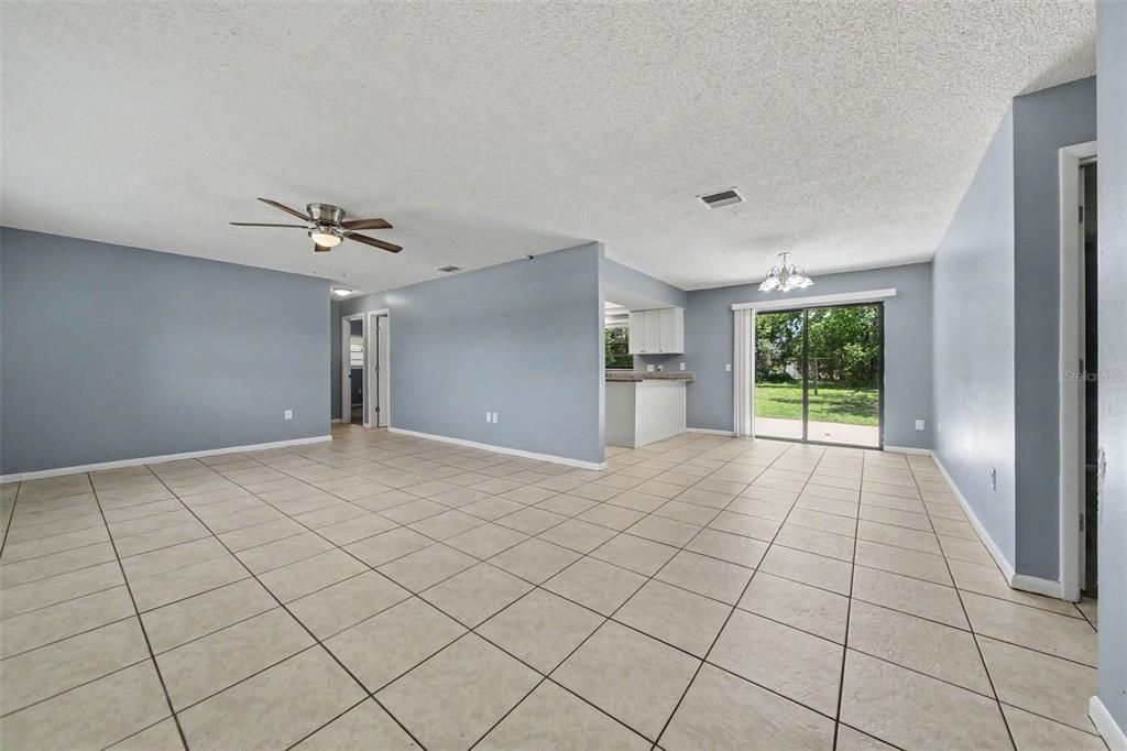 For Sale: $299,900 (3 beds, 2 baths, 1402 Square Feet)