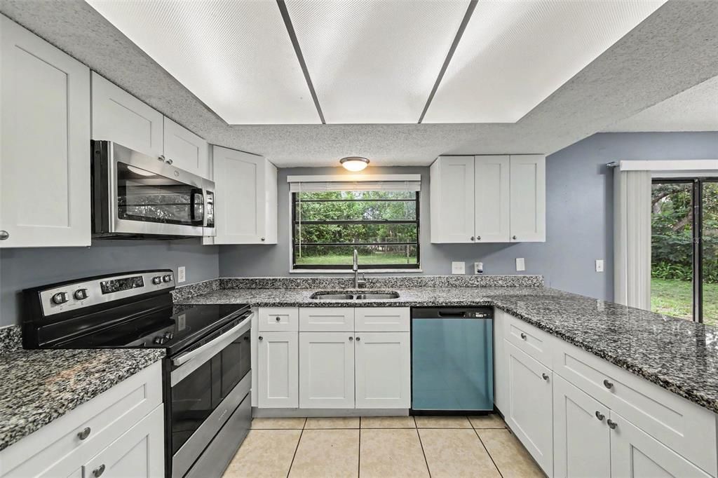 For Sale: $299,900 (3 beds, 2 baths, 1402 Square Feet)