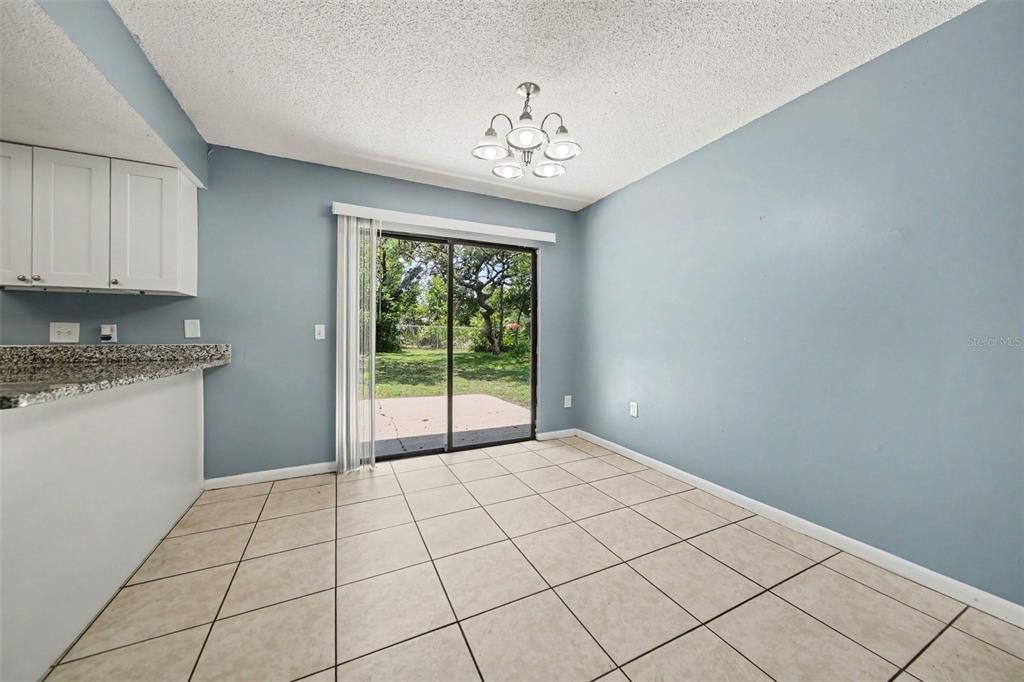 For Sale: $299,900 (3 beds, 2 baths, 1402 Square Feet)