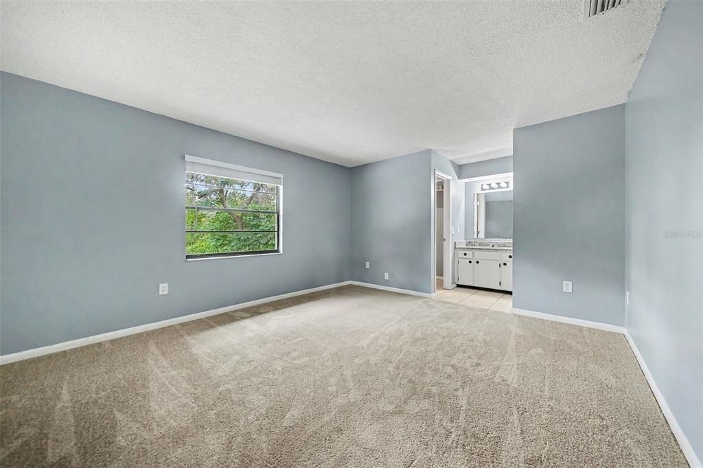 For Sale: $299,900 (3 beds, 2 baths, 1402 Square Feet)