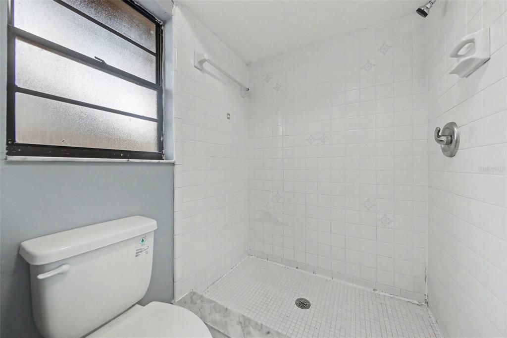 For Sale: $299,900 (3 beds, 2 baths, 1402 Square Feet)