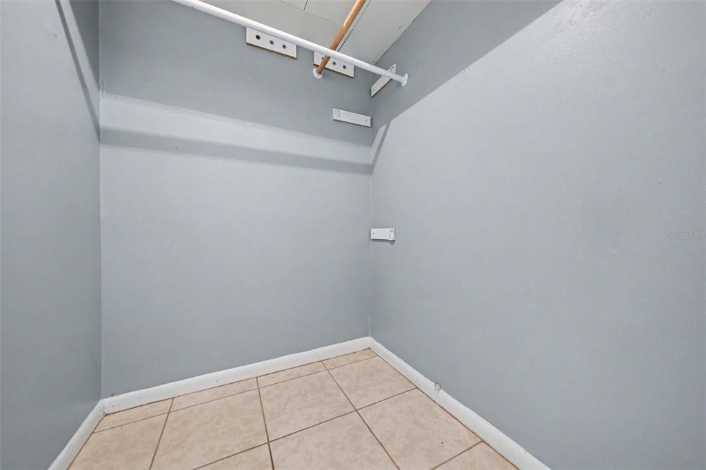 For Sale: $299,900 (3 beds, 2 baths, 1402 Square Feet)