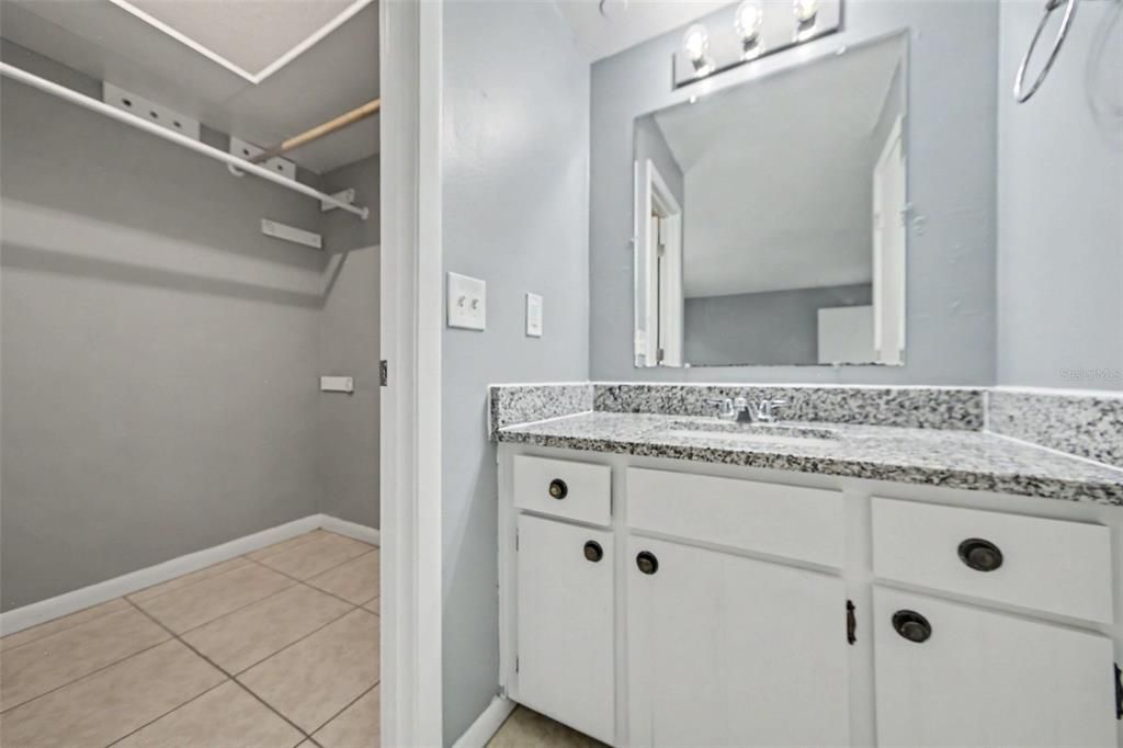 For Sale: $299,900 (3 beds, 2 baths, 1402 Square Feet)