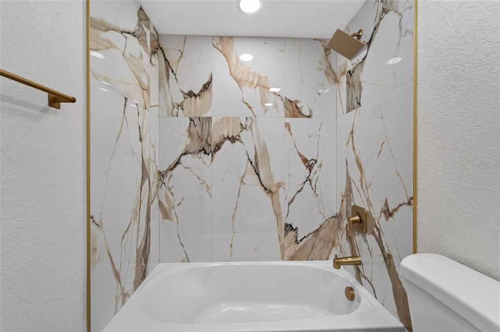En Venta: $379,990 (3 camas, 2 baños, 1355 Pies cuadrados)