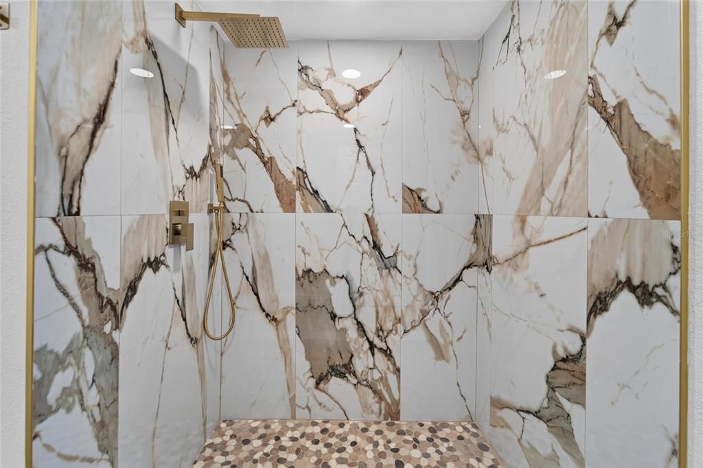 En Venta: $379,990 (3 camas, 2 baños, 1355 Pies cuadrados)