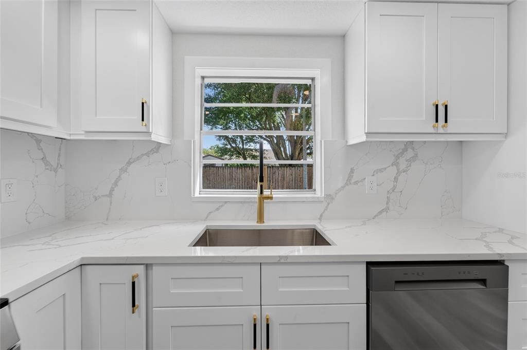 En Venta: $379,990 (3 camas, 2 baños, 1355 Pies cuadrados)