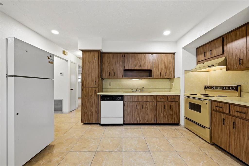 На продажу: $299,900 (2 спален, 1 ванн, 858 Квадратных фут)