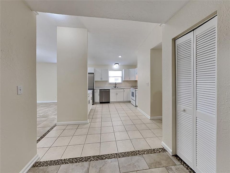 For Rent: $1,650 (3 beds, 2 baths, 1672 Square Feet)