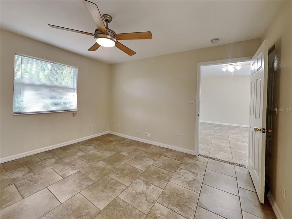 For Rent: $1,650 (3 beds, 2 baths, 1672 Square Feet)
