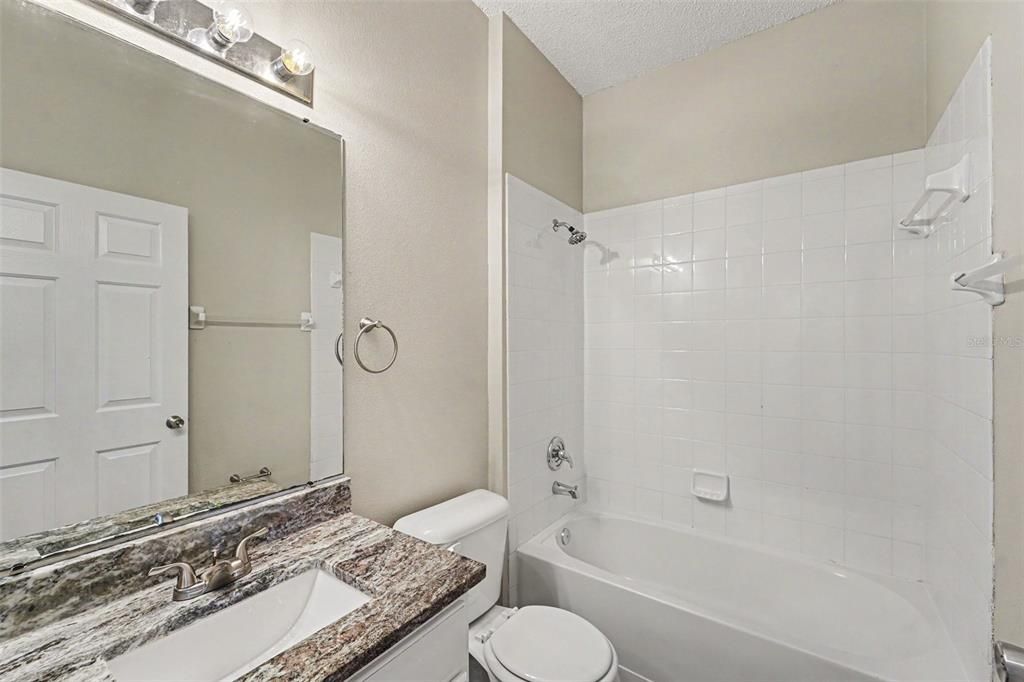 En Venta: $384,900 (3 camas, 2 baños, 2062 Pies cuadrados)