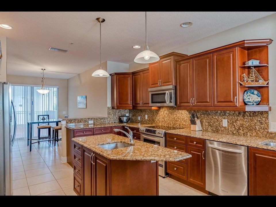 В аренду: $3,900 (3 спален, 3 ванн, 2237 Квадратных фут)