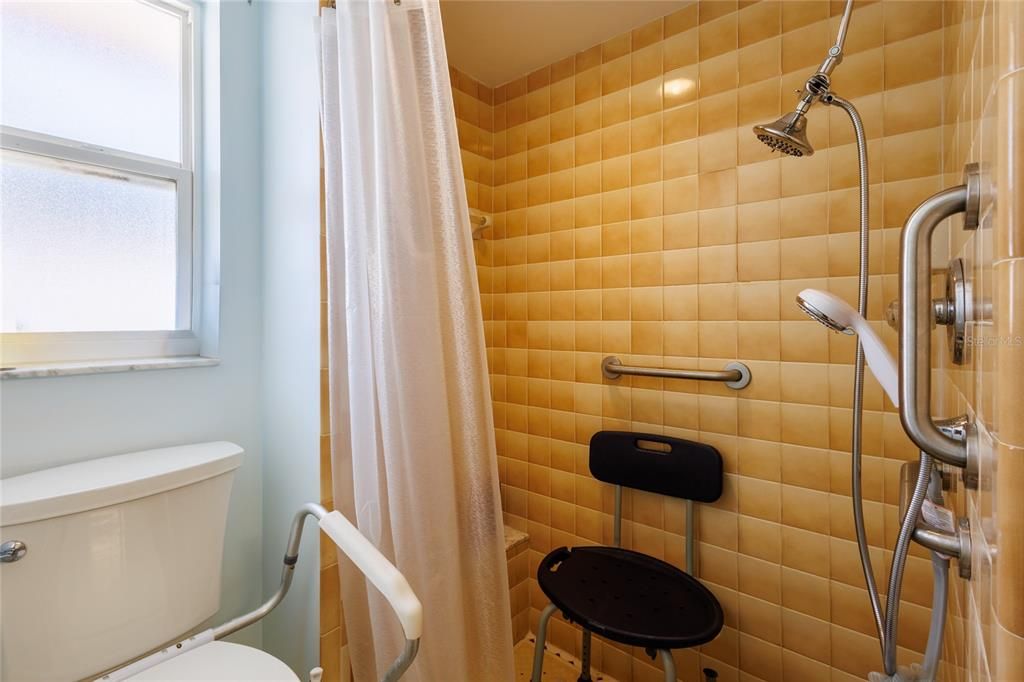На продажу: $370,000 (2 спален, 2 ванн, 1459 Квадратных фут)