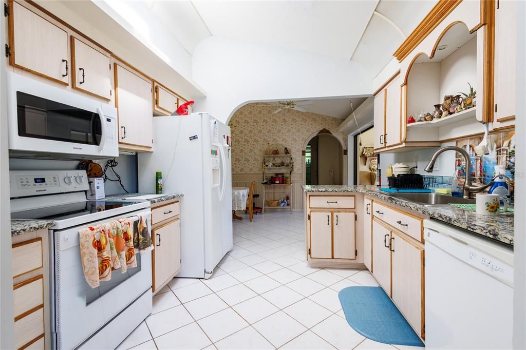На продажу: $370,000 (2 спален, 2 ванн, 1459 Квадратных фут)