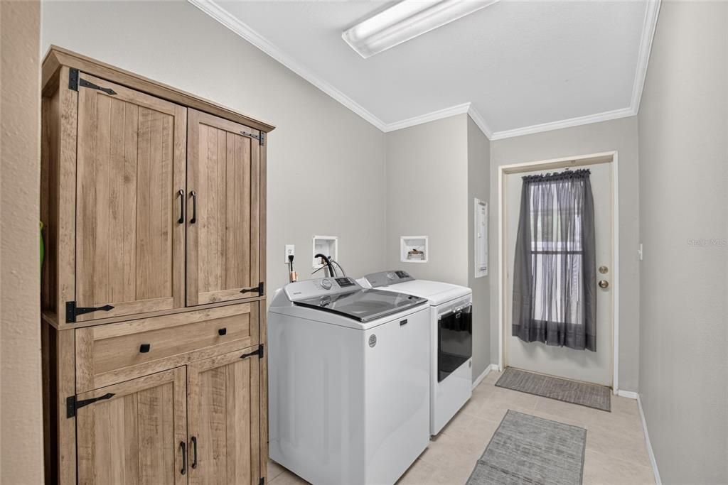 For Sale: $325,000 (4 beds, 2 baths, 2182 Square Feet)