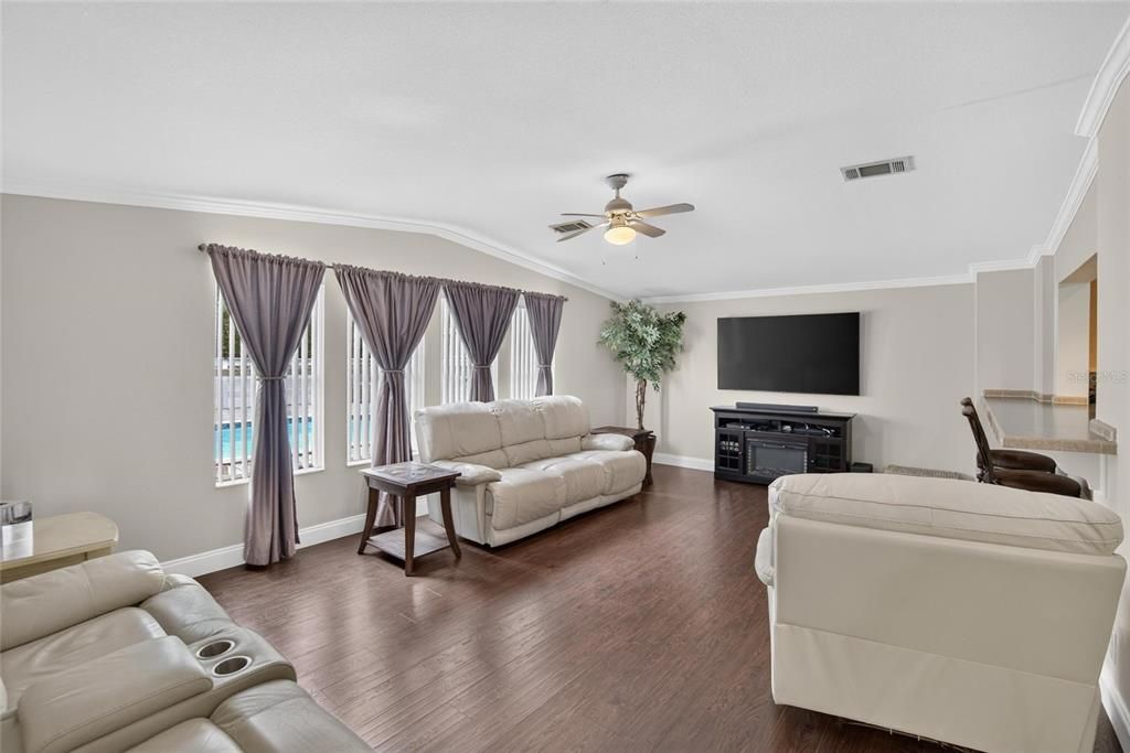 For Sale: $325,000 (4 beds, 2 baths, 2182 Square Feet)