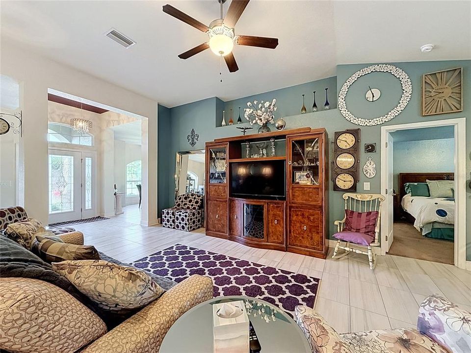 For Sale: $449,900 (4 beds, 2 baths, 2336 Square Feet)