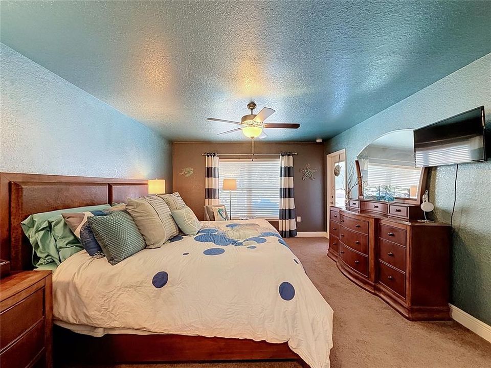For Sale: $449,900 (4 beds, 2 baths, 2336 Square Feet)