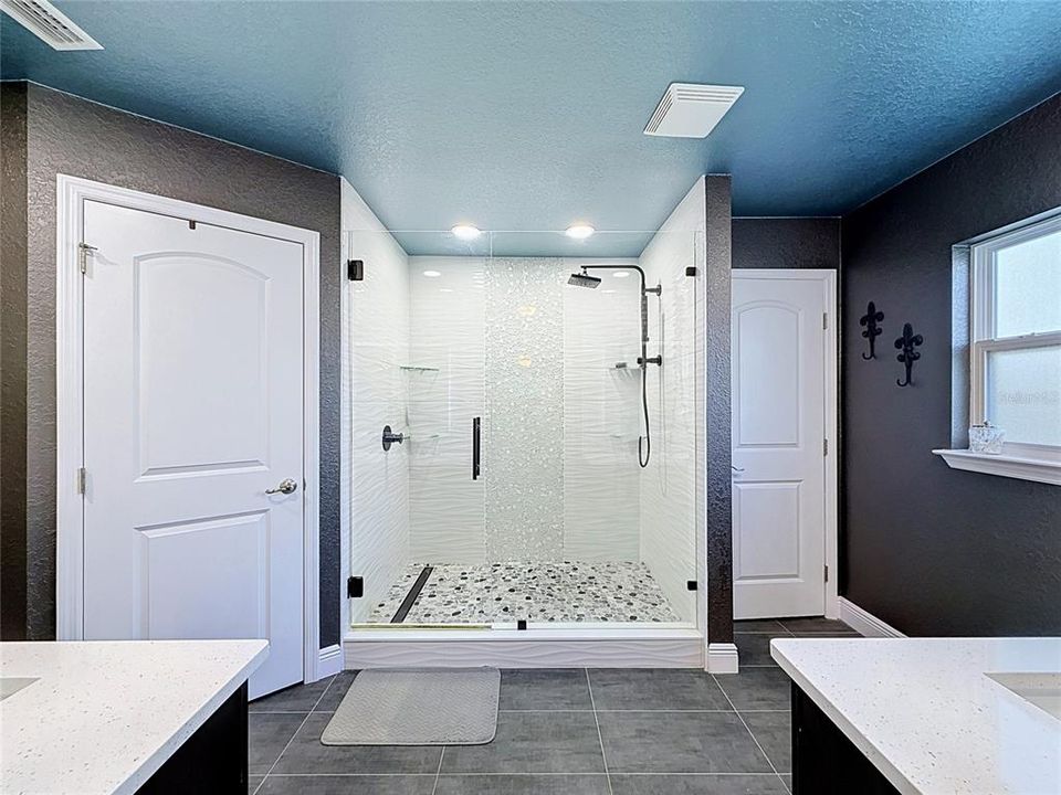 For Sale: $449,900 (4 beds, 2 baths, 2336 Square Feet)
