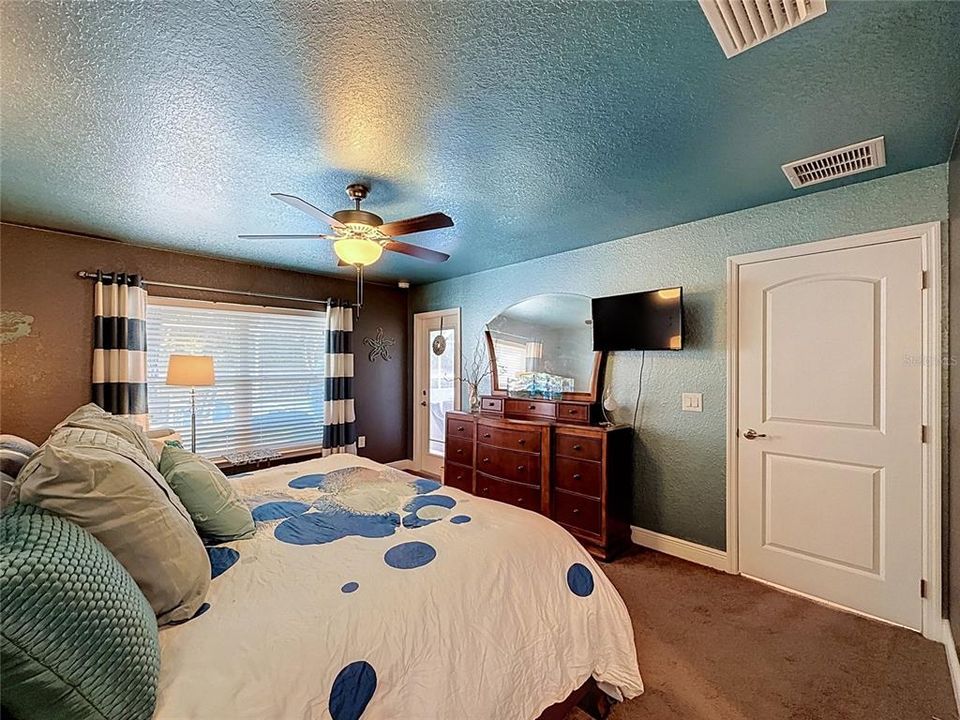 For Sale: $449,900 (4 beds, 2 baths, 2336 Square Feet)