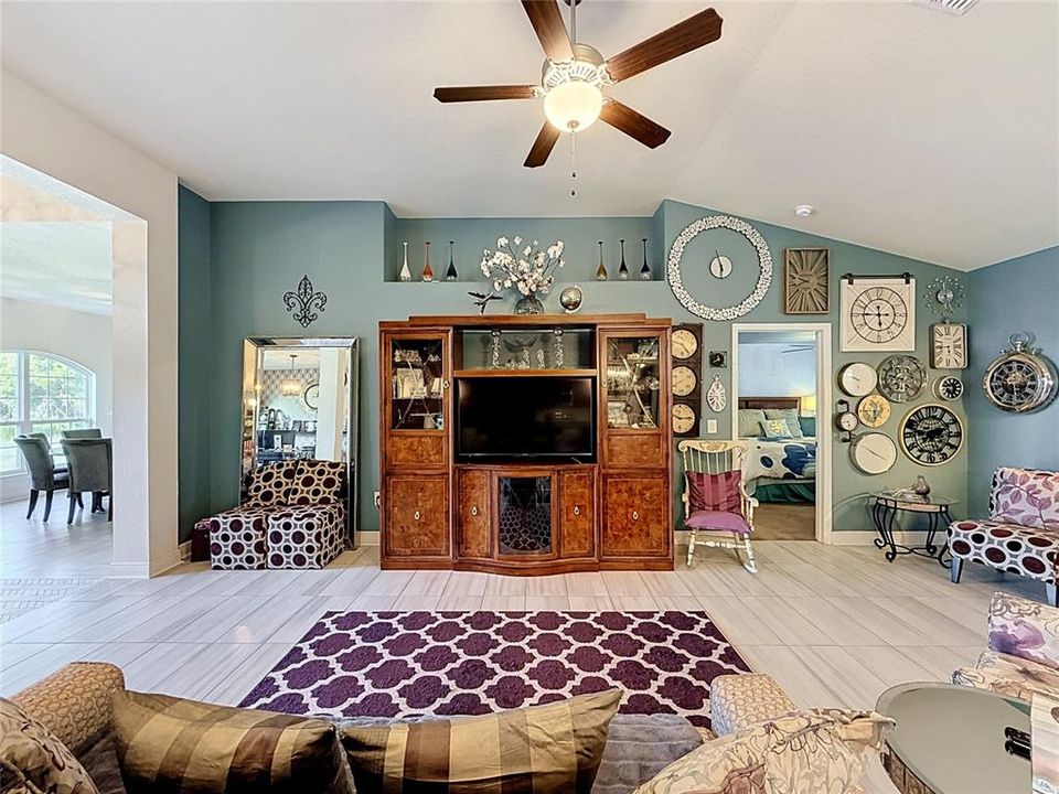 For Sale: $449,900 (4 beds, 2 baths, 2336 Square Feet)