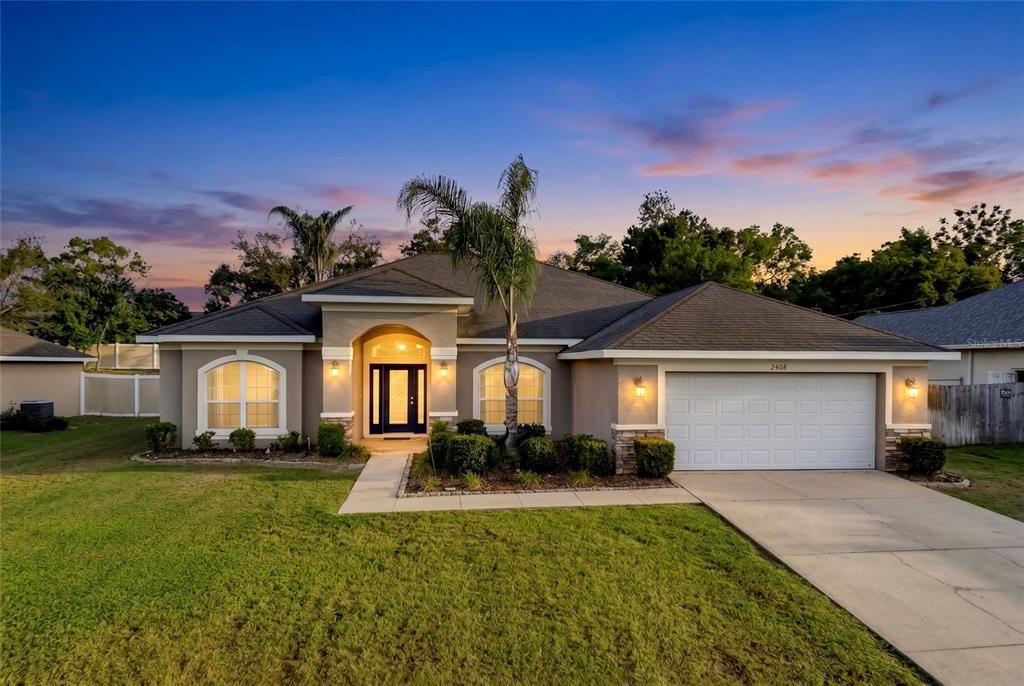 For Sale: $449,900 (4 beds, 2 baths, 2336 Square Feet)