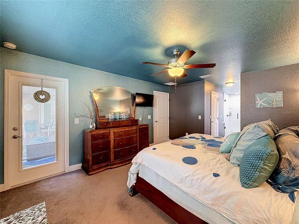 For Sale: $449,900 (4 beds, 2 baths, 2336 Square Feet)