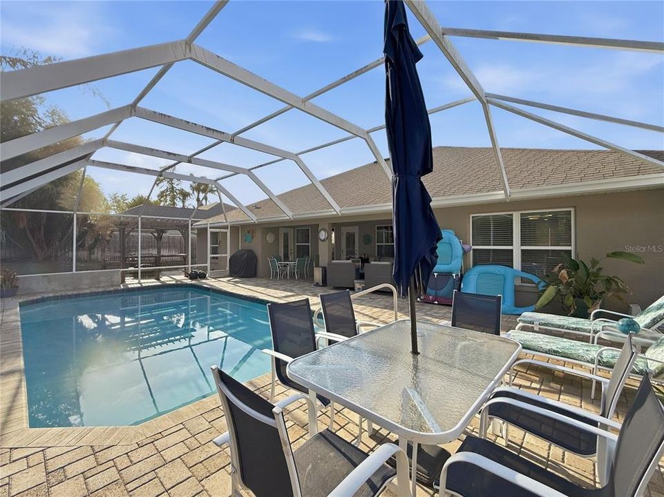 For Sale: $449,900 (4 beds, 2 baths, 2336 Square Feet)