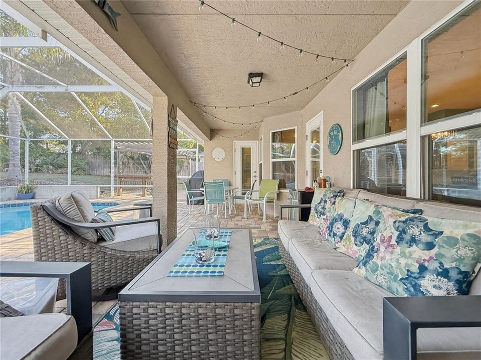 For Sale: $449,900 (4 beds, 2 baths, 2336 Square Feet)