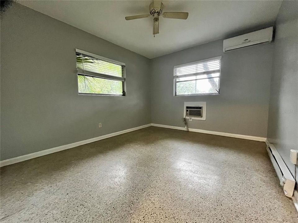 В аренду: $1,800 (2 спален, 1 ванн, 900 Квадратных фут)