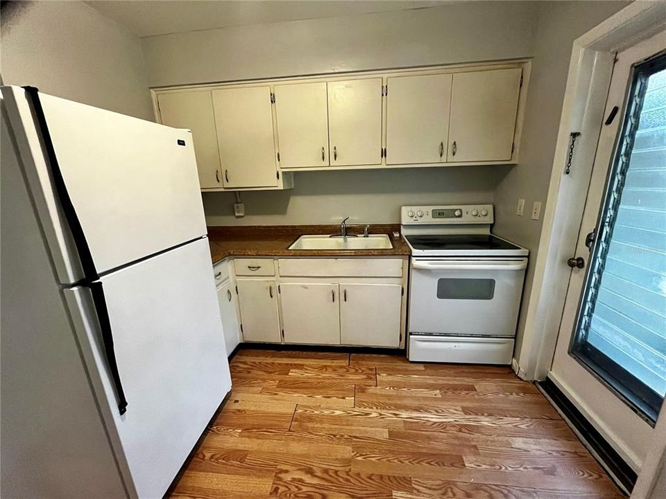 В аренду: $1,800 (2 спален, 1 ванн, 900 Квадратных фут)