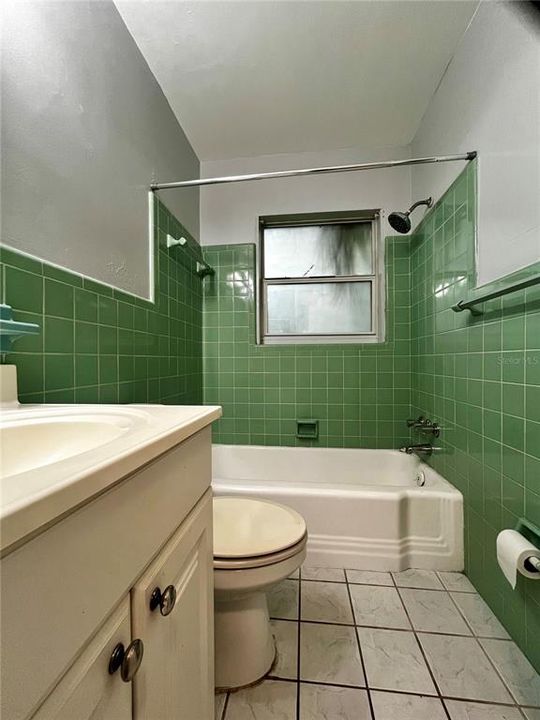В аренду: $1,800 (2 спален, 1 ванн, 900 Квадратных фут)
