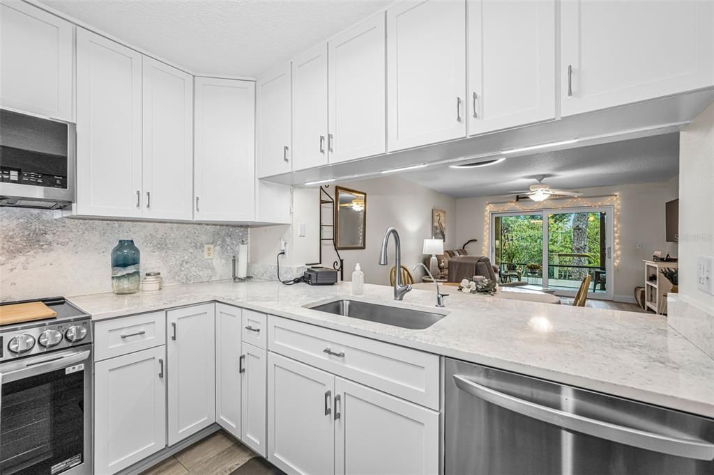 For Sale: $349,900 (2 beds, 2 baths, 1070 Square Feet)