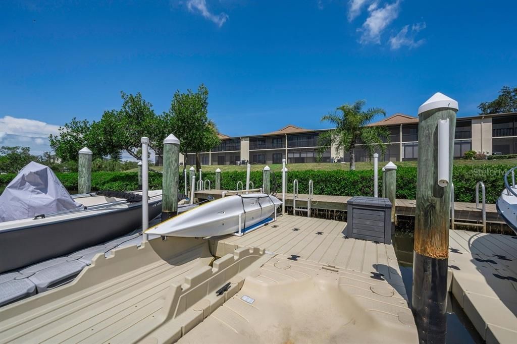 For Sale: $349,900 (2 beds, 2 baths, 1070 Square Feet)