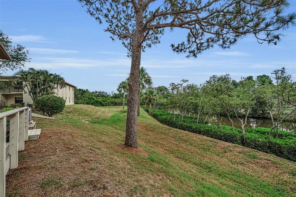 For Sale: $349,900 (2 beds, 2 baths, 1070 Square Feet)