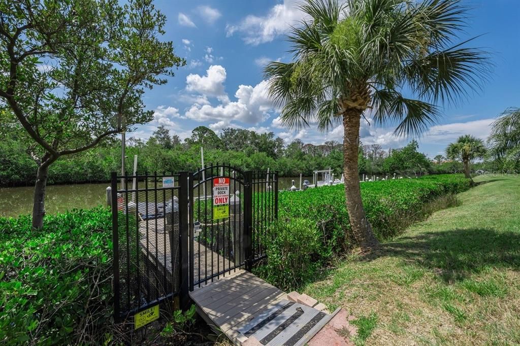 For Sale: $349,900 (2 beds, 2 baths, 1070 Square Feet)